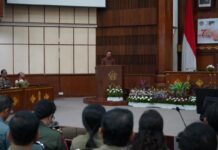 Sekda Bali Dorong Satpol PP Perkuat Deteksi Dini Gangguan Trantibumlinmas Sekda Bali I Dewa Made Indra membuka Rakerda Satpol PP Kabupaten Kota se-Bali di Kantor Gubernur Bali Denpasar