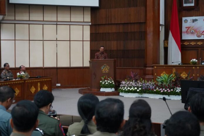 Sekda Bali I Dewa Made Indra membuka Rakerda Satpol PP Kabupaten Kota se-Bali di Kantor Gubernur Bali Denpasar