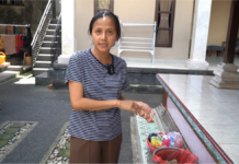 Stop Bakar Sampah! Warga Dauh Peken Buktikan Pilah Sampah Itu Mudah Warga Desa Dauh Peken Tabanan memilah sampah rumah tangga sebagai bagian gerakan pengelolaan sampah berbasis sumber