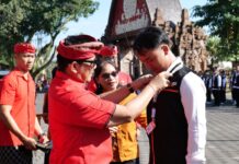 Bupati Sanjaya Lepas 439 Petugas Sensus Ekonomi 2026 di Tabanan Bupati Tabanan I Komang Gede Sanjaya melepas 439 petugas Sensus Ekonomi 2026 dalam apel di Kantor Bupati Tabanan