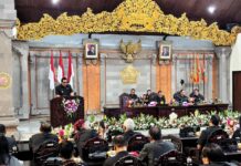 DPRD Tabanan Gelar Paripurna 4 Ranperda, Bupati Sanjaya Sampaikan Pidato Bupati Tabanan I Komang Gede Sanjaya menyampaikan pidato pengantar empat Ranperda strategis dalam Rapat Paripurna DPRD Kabupaten Tabanan Tahun 2026