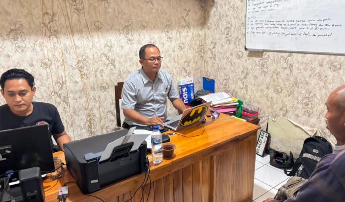 Dua pelaku curanmor diamankan Polsek Kerambitan setelah terjatuh ke selokan saat mencoba melarikan diri di Desa Batuaji, Tabanan