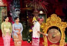 PKB 2026 Resmi Dibuka, Koster Tegaskan Bali Pusat Budaya Dunia Gubernur Bali Wayan Koster membuka Pesta Kesenian Bali XLVIII Tahun 2026 di Panggung Terbuka Ardha Candra Art Center