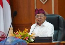 Koster Dorong Tambah Trip Padangbai–Nusa Penida, Harga Pangan Harus Sama Gubernur Bali Wayan Koster memimpin rapat penguatan pelayaran Padangbai-Nusa Penida