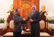 Koster Terima Delegasi Saint Petersburg, Bali dan Rusia Perkuat Kerja Sama Pariwisata dan Budaya Gubernur Bali Wayan Koster menerima Delegasi Parlemen Saint Petersburg Rusia yang dipimpin Alexandr Belski