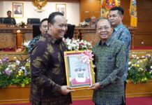 Pemprov Bali Raih Opini WTP ke-13 Berturut-turut, Koster Siapkan Tindak Lanjut Hasil Audit BPK Gubernur Bali Wayan Koster menerima Laporan Hasil Pemeriksaan BPK RI