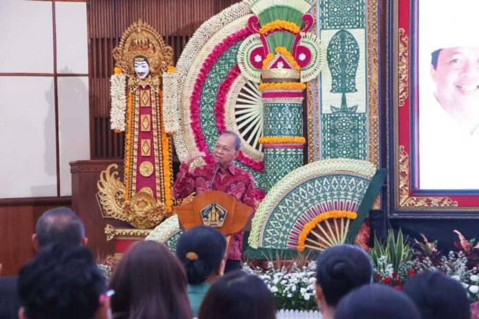 Gubernur Bali Wayan Koster saat membuka sosialisasi penguatan perlindungan kekayaan intelektual bagi IKM dan UMKM Bali di Gedung Wiswa Sabha Utama