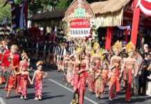 Tabanan Curi Perhatian di PKB 2026, Okokan hingga Kunti Seraya Memukau Kabupaten Tabanan menampilkan kesenian Okokan, Barong Tri Murti, dan Kunti Seraya pada Peed Aya Pesta Kesenian Bali 2026