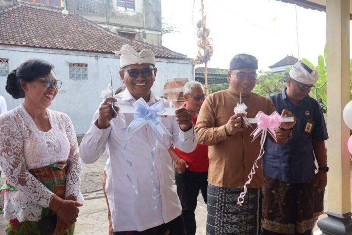 Ketua Bawaslu Tabanan I Ketut Narta meresmikan Ruang PPID dan JDIH untuk meningkatkan layanan informasi publik yang transparan dan akuntabel