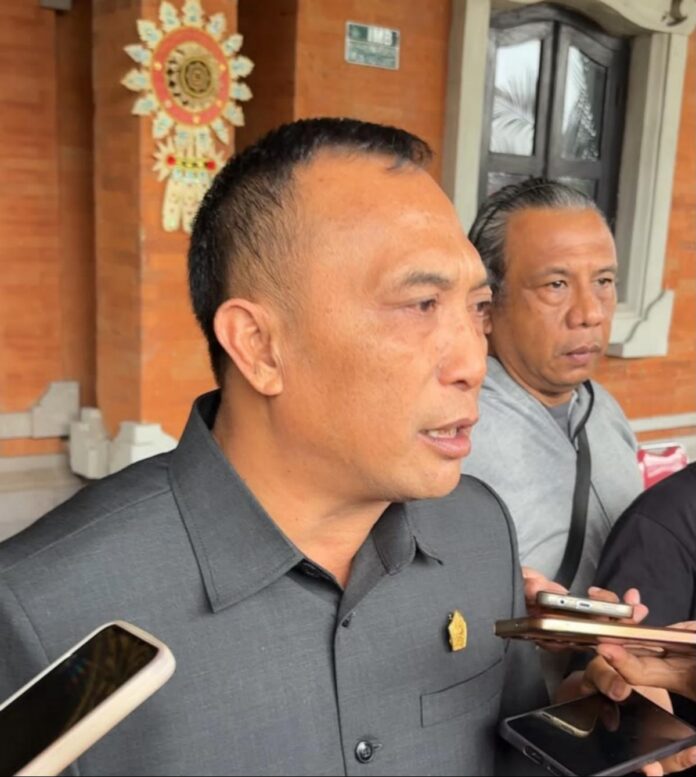 Ketua DPRD Tabanan I Nyoman Arnawa memberikan keterangan terkait rencana pelantikan Sekretaris DPRD setelah berkoordinasi dengan Bupati Tabanan I Komang Gede Sanjaya.