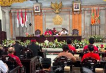 DPRD Tabanan Bentuk Dua Pansus Bahas 4 Ranperda Strategis Pembangunan Daerah Ketua DPRD Tabanan I Nyoman Arnawa memimpin rapat pembentukan dua panitia khusus untuk membahas empat Ranperda strategis Kabupaten Tabanan