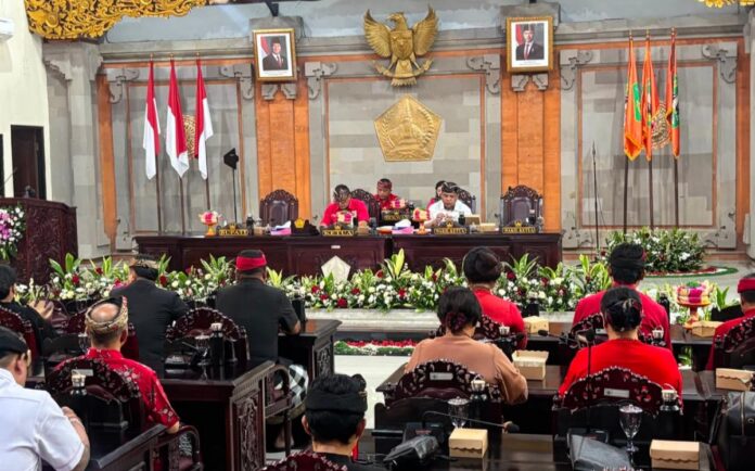 Ketua DPRD Tabanan I Nyoman Arnawa memimpin rapat pembentukan dua panitia khusus untuk membahas empat Ranperda strategis Kabupaten Tabanan