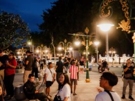 Titik Nol Singaraja Bersinar, 75 Lampu Baru Percantik Wajah Kota Malam Penyalaan perdana 75 lampu trotoar di kawasan Titik Nol Kota Singaraja