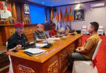 Seleksi Dirut dan Dewas Perumda Sanjayaning Singasana Tabanan Masuki Tahap Akhir Calon Direktur Utama dan Dewan Pengawas Perumda Sanjayaning Singasana Tabanan mengikuti pemaparan makalah bisnis dan wawancara tahap akhir seleksi di Ruang Rapat Utama Jayaning Singasana.