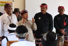 Wamendikdasmen Kunjungi Tabanan, Dorong Revitalisasi Sekolah dan Peningkatan Mutu Pendidikan Wakil Menteri Pendidikan Dasar dan Menengah RI Fajar Riza Ul Haq didampingi Wakil Bupati Tabanan I Made Dirga saat meninjau sekolah dan program revitalisasi pendidikan di Kabupaten Tabanan