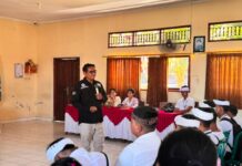 Bawaslu Tabanan Tanamkan Pendidikan Demokrasi kepada Pemilih Pemula melalui MPLS di SMAN 1 Selemadeg Ketua Bawaslu Tabanan memberikan edukasi demokrasi dan pengawasan partisipatif kepada peserta MPLS di SMAN 1 Selemadeg.