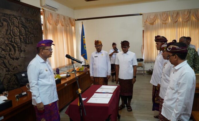 Bupati Buleleng I Nyoman Sutjidra melantik Direksi Perumda Pasar Argha Nayottama periode 2026–2031