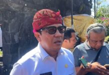 Bupati Sanjaya Perluas Digitalisasi PAD dan Bansos untuk Cegah Kebocoran Anggaran Bupati Tabanan I Komang Gede Sanjaya memberikan keterangan usai Rapat Paripurna DPRD terkait digitalisasi PAD dan penyaluran bantuan sosial.