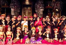 Duta Tabanan Memukau PKB XLVIII 2026, Bupati Sanjaya dan Bunda Rai Apresiasi Penampilan Sekaa Gong Suara Kencana Bupati Tabanan I Komang Gede Sanjaya bersama Bunda Rai menghadiri penampilan Duta Kabupaten Tabanan, Sekaa Gong Suara Kencana, pada Pesta Kesenian Bali XLVIII Tahun 2026 di Panggung Terbuka Ardha Candra Denpasar