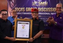 Bupati Sanjaya: Kritik Media adalah Energi Positif, Pers Pilar Transparansi Pemerintahan Bupati Tabanan I Komang Gede Sanjaya menerima Anugerah Sahabat Pers Indonesia dari Serikat Media Siber Indonesia di Gedung DPD RI Perwakilan Provinsi Bali.