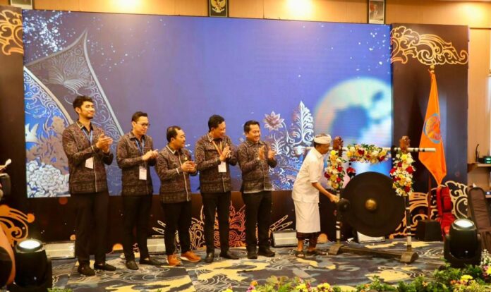 Gubernur Bali Wayan Koster membuka Rakerda REI Bali 2026 di Denpasar dan mengajak pengembang merancang konsep hunian hemat lahan untuk menjaga lahan produktif di Bali.