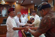 Gubernur Koster dan Menhub Bahas Bandara Letkol Wisnu, Water Taxi hingga Revitalisasi Pelabuhan Bali Gubernur Bali Wayan Koster memimpin rapat bersama Menteri Perhubungan Dudy Purwagandhi membahas penguatan transportasi udara, laut, dan darat di Bali