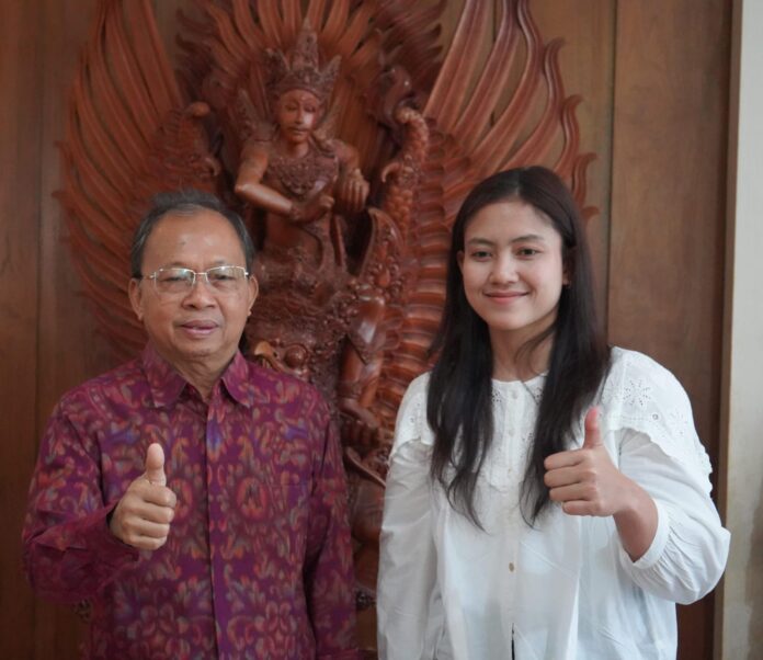Gubernur Bali Wayan Koster menerima atlet panjat tebing dunia Desak Made Rita Kusuma Dewi di Jayasabha sebagai bentuk apresiasi atas prestasi internasional yang mengharumkan nama Bali dan Indonesia