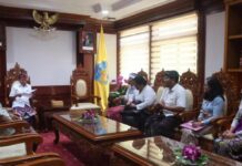 Koster: Pertanian dan Pariwisata Bali Harus Sejalan Demi Petani Gubernur Bali Wayan Koster menerima audiensi Forum Komunikasi Fakultas Pertanian Wilayah Indonesia Timur di Kantor Gubernur Bali