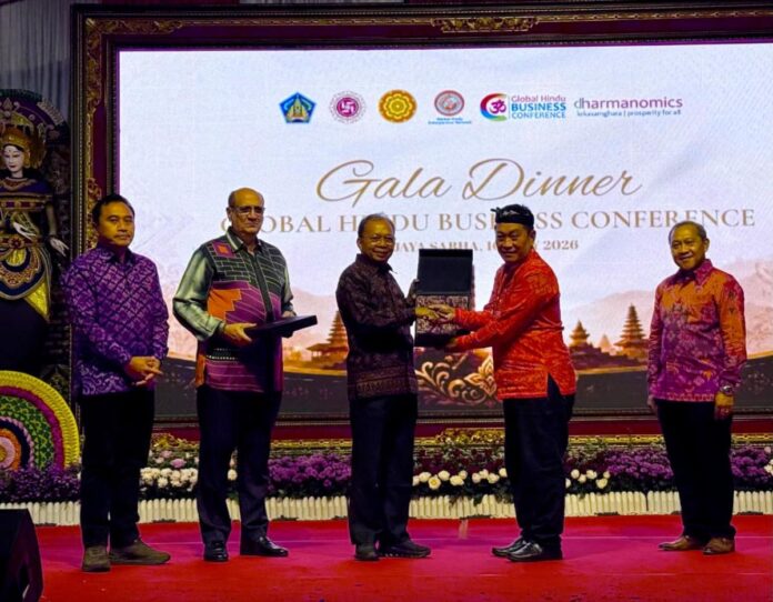 Gubernur Bali Wayan Koster menerima delegasi Global Hindu Business Conference 2026 pada Gala Dinner di Jaya Sabha Denpasar.
