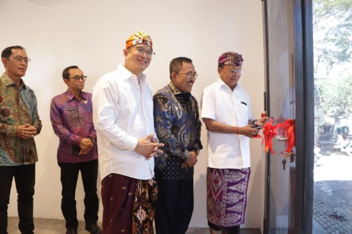 Gubernur Bali Wayan Koster meresmikan Kantor Lawyerindo Law Partnership di Jimbaran Hub, Kabupaten Badung, sebagai penguatan layanan hukum bagi warga negara asing dan investor di Bali.