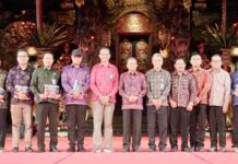 Koster Luncurkan Program Desa Kerthi Bali Sejahtera, Libatkan 12.942 Mahasiswa Bangun Desa Gubernur Bali Wayan Koster meluncurkan Program Pengabdian Masyarakat Desa Kerthi Bali Sejahtera di Taman Budaya Provinsi Bali.