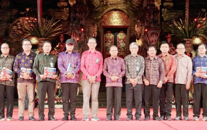 Gubernur Bali Wayan Koster meluncurkan Program Pengabdian Masyarakat Desa Kerthi Bali Sejahtera di Taman Budaya Provinsi Bali.