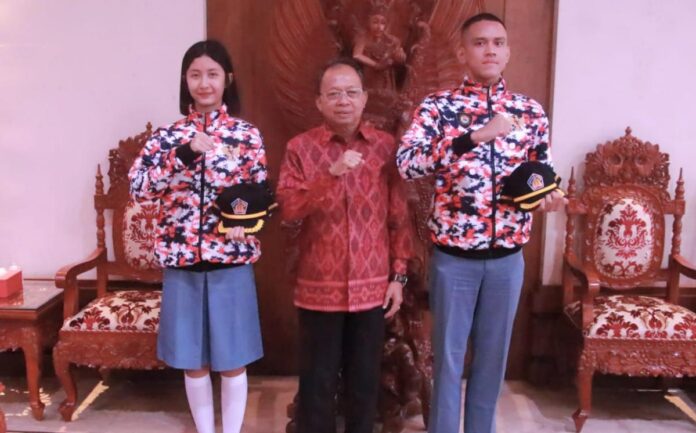 Gubernur Bali Wayan Koster menerima dua pelajar Bali yang lolos sebagai anggota Paskibraka Nasional 2026 di Jayasabha Denpasar.