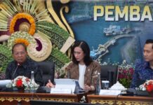 Gubernur Koster dan AHY Sinkronkan Pembangunan Bali, Fokus Infrastruktur, Pariwisata Berkelanjutan, dan Lingkungan Gubernur Bali Wayan Koster dan Menko AHY memimpin Rakor Pembangunan Wilayah Bali membahas infrastruktur, pariwisata berkelanjutan, dan lingkungan