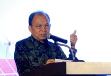 Gubernur Koster Tegaskan Bali Mandiri Energi, PLTS Jadi Kunci Wujudkan Net Zero Emission 2045 Gubernur Bali Wayan Koster membuka Indonesia Solar Summit 2026 di Sanur dan menyampaikan komitmen Bali menuju energi bersih melalui PLTS.