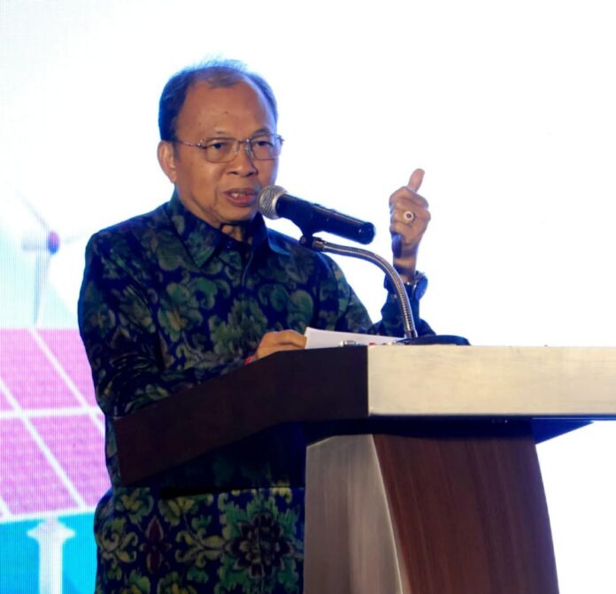 Gubernur Bali Wayan Koster membuka Indonesia Solar Summit 2026 di Sanur dan menyampaikan komitmen Bali menuju energi bersih melalui PLTS.
