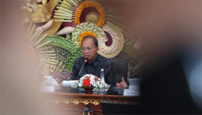 Gubernur Bali Wayan Koster memaparkan capaian pariwisata Bali 2025 dan tantangan kemacetan serta infrastruktur.