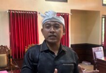 Fraksi PDIP DPRD Tabanan Usulkan FGD Pendidikan, Evaluasi SPMB dan Pemerataan Sekolah Ketua Fraksi PDIP DPRD Tabanan I Putu Eka Putra Nurcahyadi mengusulkan FGD pendidikan untuk evaluasi SPMB di Tabanan.