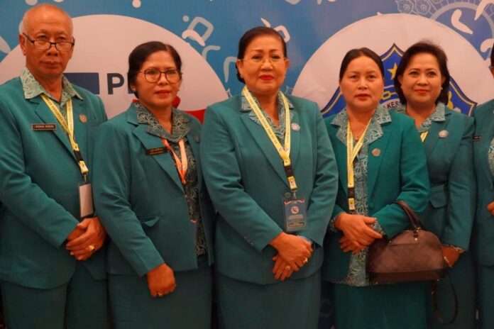 Ketua TP PKK Bali Ny. Putri Suastini Koster menghadiri Puncak Hari Kesatuan Gerak PKK Ke-54 di Hotel Claro Makassar