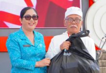 Bunda Rai Tegaskan Komitmen TP PKK Tabanan Dukung UMKM Lewat Pasar Rakyat Ketua TP PKK Kabupaten Tabanan Ny. Rai Wahyuni Sanjaya bersama Ketua TP PKK Provinsi Bali Ny. Putri Suastini Koster menghadiri Pasar Rakyat PKK Bali Berbelanja dan Berbagi di Alun-Alun Kota Bangli untuk mendukung UMKM dan ekonomi kerakyatan.