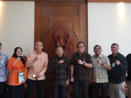 Koster Perkuat Jaminan Sosial Rohaniawan Bali, 16.794 Pemuka Agama Terlindungi BPJS Ketenagakerjaan Gubernur Bali Wayan Koster bersama Kepala BPJS Ketenagakerjaan membahas jaminan sosial bagi rohaniawan di Bali