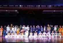 Sura-Atma Memukau Festival Seni Bali Jani VIII 2026, Putri Koster Saksikan Pergelaran Puisi-Musik Sarat Makna Spiritual Ny. Putri Koster menyaksikan pergelaran puisi-musik Sura-Atma dalam Festival Seni Bali Jani VIII 2026 di Gedung Ksirarnawa, Taman Budaya Provinsi Bali, Denpasar