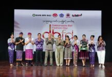 Putri Koster Ajak ASN dan Warga Bali Cintai Wastra Lokal, UMKM Bangkit Ny. Putri Suastini Koster membuka Dekranasda Bali Fashion Day "Wastra Hita Kara" di Gedung Ksirarnawa, Denpasar, mengajak ASN dan masyarakat menggunakan wastra Bali untuk mendukung UMKM dan melestarikan budaya.