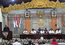 Pansus II DPRD Tabanan Dorong Perda Penanggulangan Bencana, Libatkan Desa Adat hingga Masyarakat Pansus II DPRD Tabanan menyampaikan laporan Ranperda Penanggulangan Bencana Daerah pada rapat paripurna DPRD Kabupaten Tabanan.