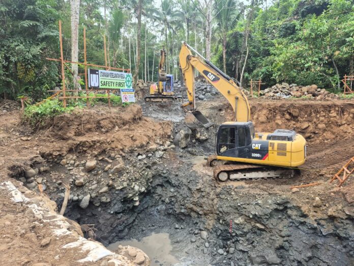 Pekerjaan pembangunan dan rekonstruksi jalan serta jembatan di Kabupaten Tabanan yang menunjukkan progres lebih cepat dari target hingga akhir Juli 2026 sebagai bagian percepatan pembangunan infrastruktur oleh Dinas PUPR Tabanan.