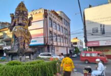 Pemkab Tabanan Bangun Patung Catur Muka Baru, Ikon Kota Akan Lebih Megah dan Monumental Rencana pembangunan Patung Catur Muka baru di Jalan Gajah Mada sebagai ikon baru Kota Tabanan yang lebih megah dan monumental.