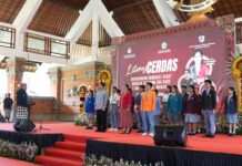 Bunda Literasi Tabanan Dikukuhkan, 752 Duta Siap Bangun Generasi Cerdas Bunda Rai Wahyuni Sanjaya dikukuhkan sebagai Bunda Literasi Kabupaten Tabanan bersama Duta Baca dan Duta Demokrasi di Gedung Kesenian I Ketut Marya.