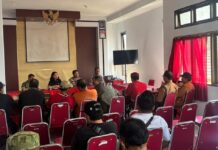 Perbekel Batunya Ajak Warga Jaga Kondusivitas, Desa se-Baturiti Perkuat Siskamling Pertemuan Forkopimcam Baturiti dan para perbekel membahas penguatan keamanan desa serta pelaksanaan siskamling untuk menjaga kondusivitas wilayah di Kecamatan Baturiti.