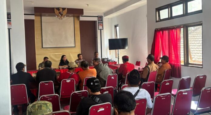 Pertemuan Forkopimcam Baturiti dan para perbekel membahas penguatan keamanan desa serta pelaksanaan siskamling untuk menjaga kondusivitas wilayah di Kecamatan Baturiti.