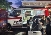 Dukcapil dan Diskominfo Tabanan Jemput Bola Aktivasi IKD, 960 Akun Aktif dalam Satu Malam Petugas Dukcapil dan Diskominfo Kabupaten Tabanan membantu masyarakat mengaktifkan Identitas Kependudukan Digital (IKD) pada layanan jemput bola di Gedung Maria Tabanan